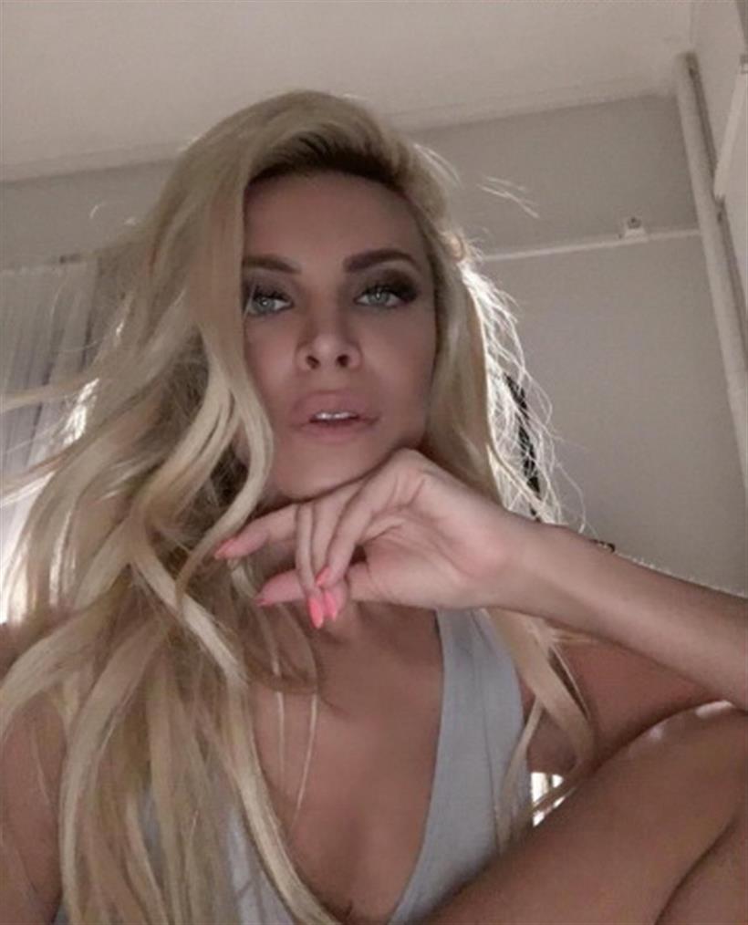 Η Καινούργιου αναστάτωσε τη Μύκονο – ΒΙΝΤΕΟ