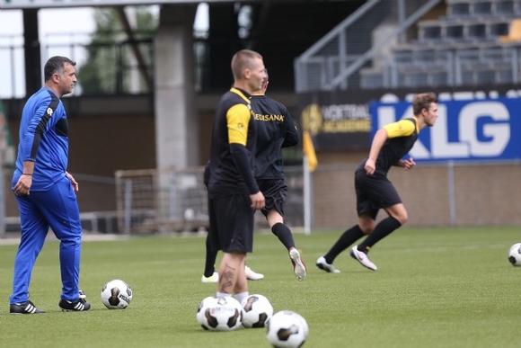 Βγήκαν τα κασκόλ με το όνομα του Αναστασίου στη Ρόντα – ΦΩΤΟ