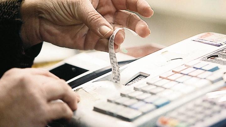 Σε μία απόδειξη 100 ευρώ τα 60,5 ευρώ πάνε στο κράτος