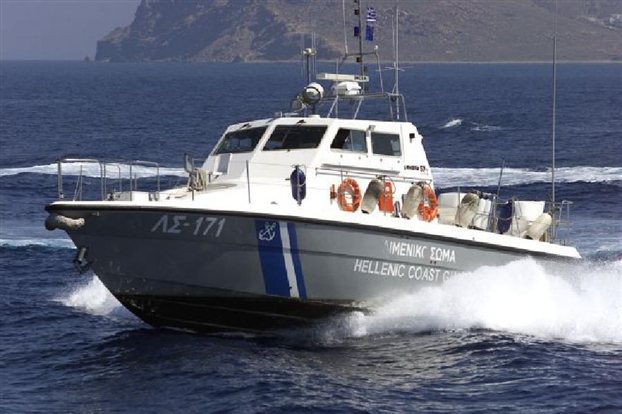 Ακυβέρνητο πλοίο με 200 πρόσφυγες ανοιχτά της Κρήτης