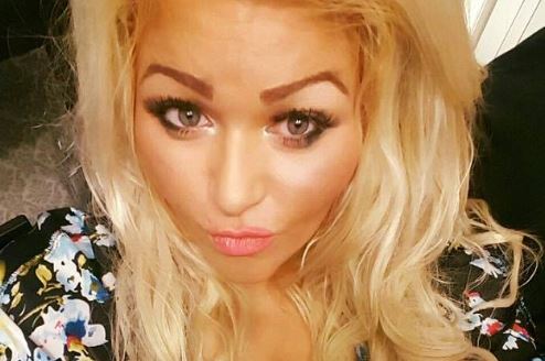 Έβαλε ΦΩΤΟ με το στήθος της αντί για τον καναπέ σε αγγελία πώλησης στο Facebook