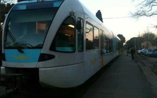 Ληστεία στον προαστιακό του Κορωπίου – Έδεσαν τον φύλακα