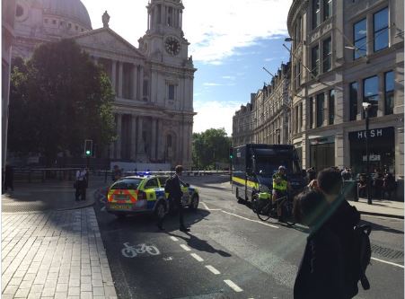 ΦΩΤΟ από την αποκλεισμένη περιοχή στο Λονδίνο