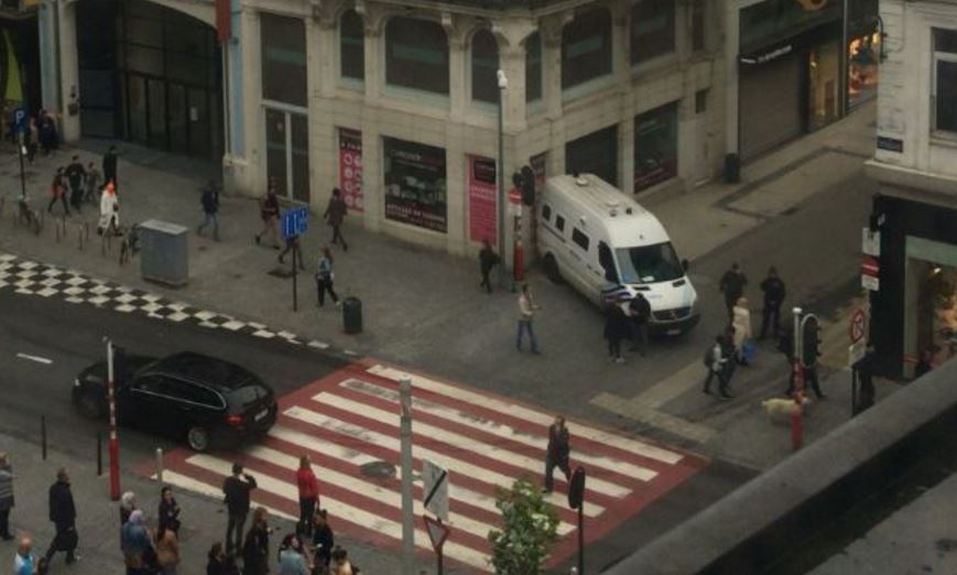 Συναγερμός στις Βρυξέλλες – Εκκενώθηκε εμπορικό κέντρο – BINTEO