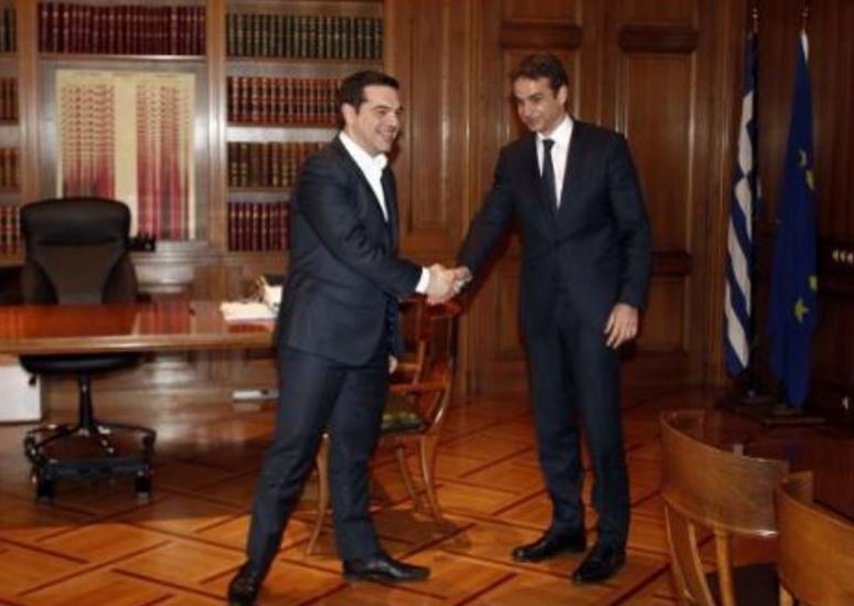 Πόλεμος Μαξίμου-ΝΔ για τη συνάντηση του Τσίπρα με τον Μητσοτάκη