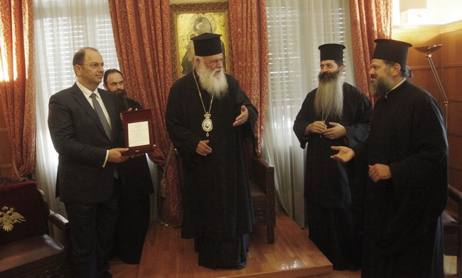 Ο Αρχιεπίσκοπος βράβευσε τον Γαβριήλ Χαλεπλή της B2B Gaming Services