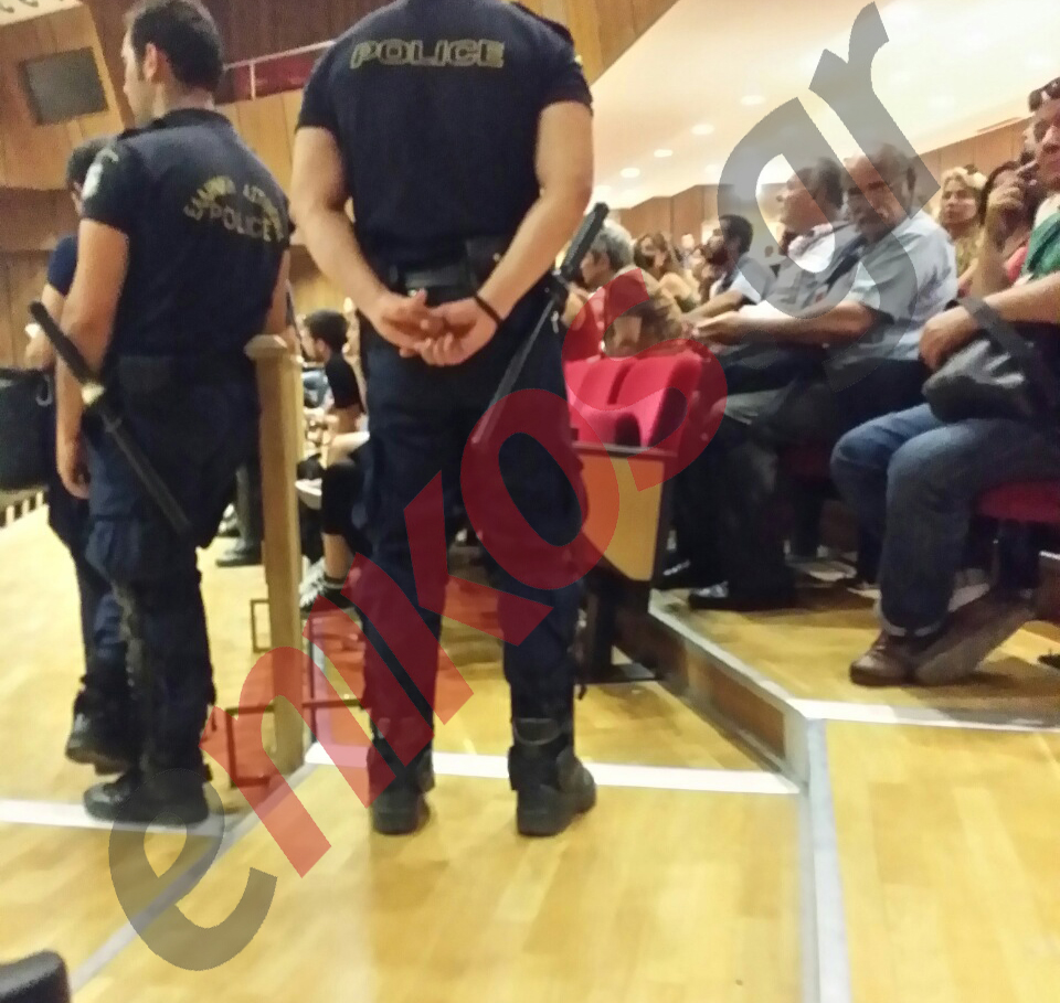Χρυσή Αυγή – Ισχυρή αστυνομική δύναμη μέσα στο δικαστήριο μετά την πρόκληση από τον Ρουπακιά – ΦΩΤΟ