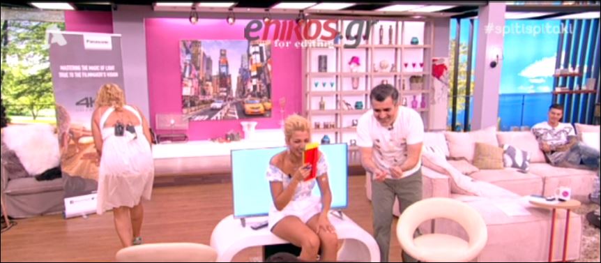 Η γκάφα της παρουσιάστριας που έκανε τους συνεργάτες της να κλαίνε από τα γέλια – ΒΙΝΤΕΟ