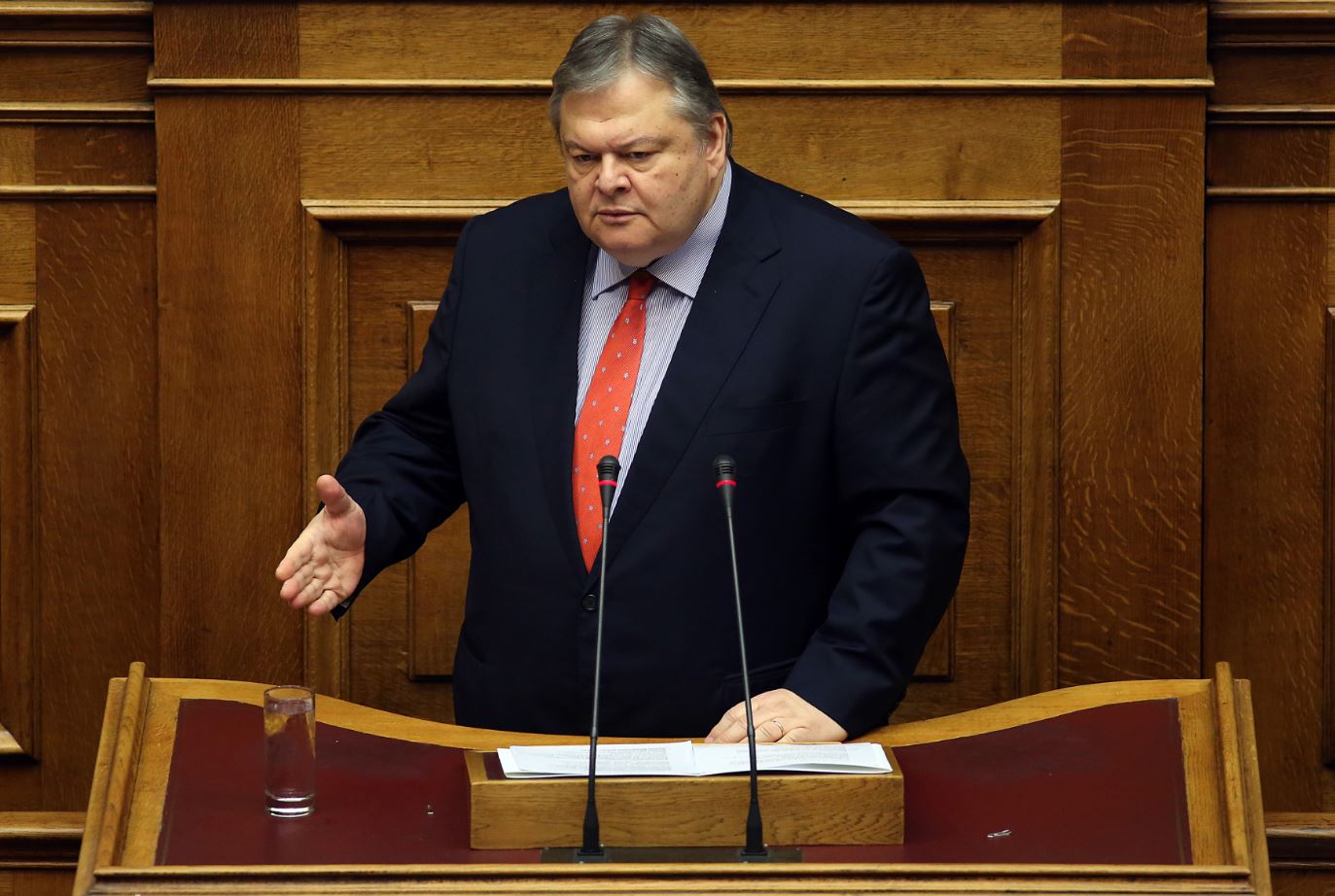 Η Τσατάνη στην Επιτροπή Θεσμών– Έντονοι διάλογοι μεταξύ των βουλευτών