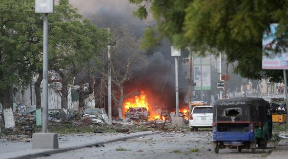 Σομαλία: 15 νεκροί εκ των οποίων οι δύο είναι βουλευτές από την επίθεση καμικάζι της Αλ Σεμπάμπ