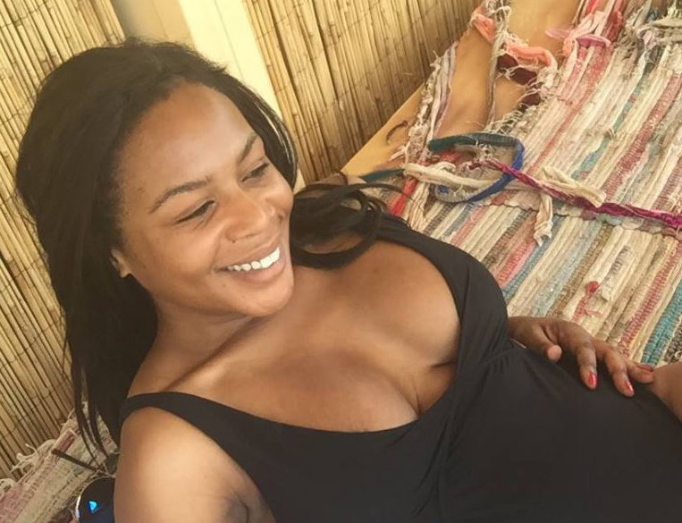 Η εντυπωσιακή πολιτευτής Κατερίνα Καλαγκμπόρ με μαγιό στην παραλία – ΦΩΤΟ