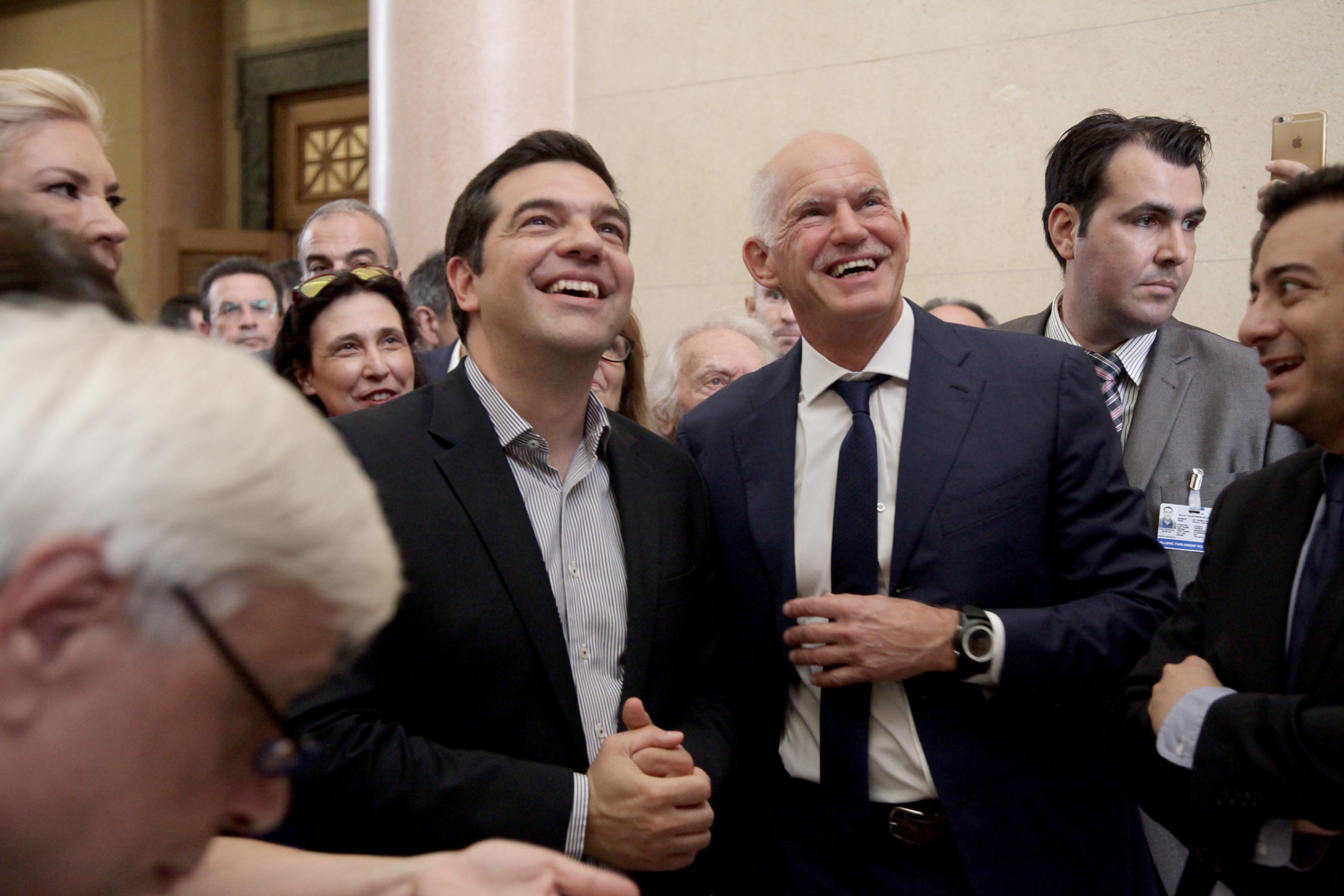 Τα χαμόγελα Τσίπρα – Γιώργου στην έκθεση για τον Ανδρέα Παπανδρέου