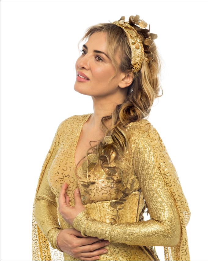 Ωραία μου-καστανή-Κυρία μετά την ξανθιά Ρωξάνη!