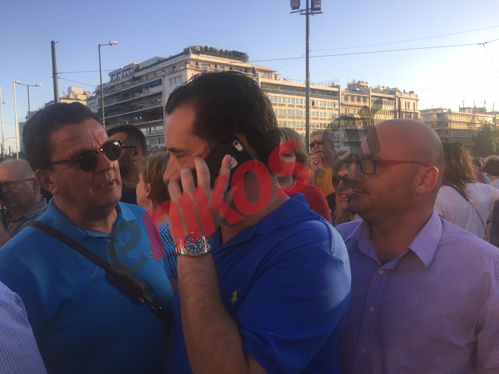 Τα πράσινα παπούτσια του Άδωνι – ΦΩΤΟ