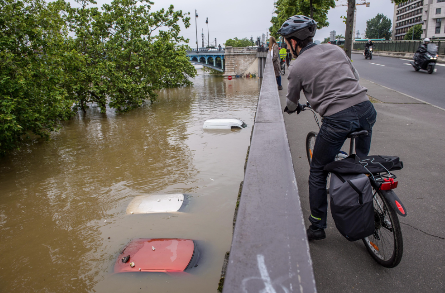 Οι πλημμύρες “έπνιξαν” το Παρίσι και έκλεισαν το Λούβρο – ΦΩΤΟ – ΒΙΝΤΕΟ