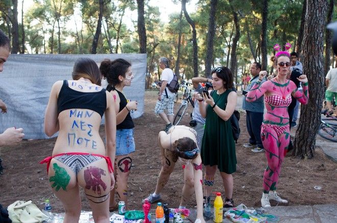 Γυμνή ποδηλατοδρομία στη Θεσσαλονίκη – ΦΩΤΟ