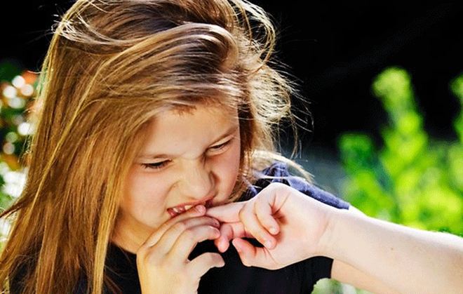 Oνυχοφαγία: Τι δείχνει για το άγχος και όχι μόνο