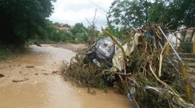 Εικόνες καταστροφής από την κακοκαιρία στην Κομοτηνή – ΦΩΤΟ