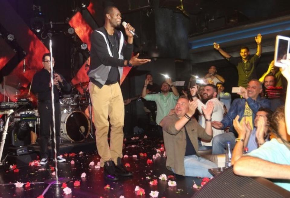 Ο Πέτγουεϊ κάνει… λαϊκό πρόγραμμα – ΒΙΝΤΕΟ