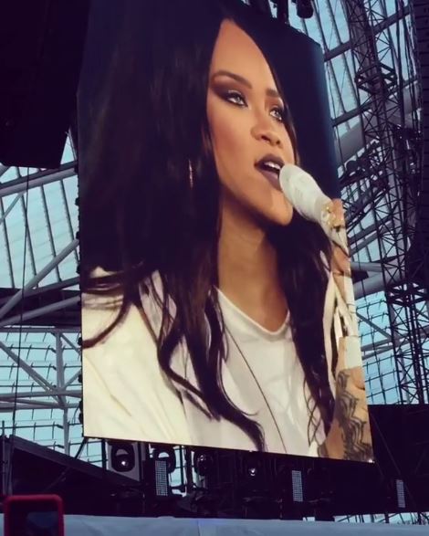 Έβαλε τα κλάματα η Ριάνα – ΒΙΝΤΕΟ