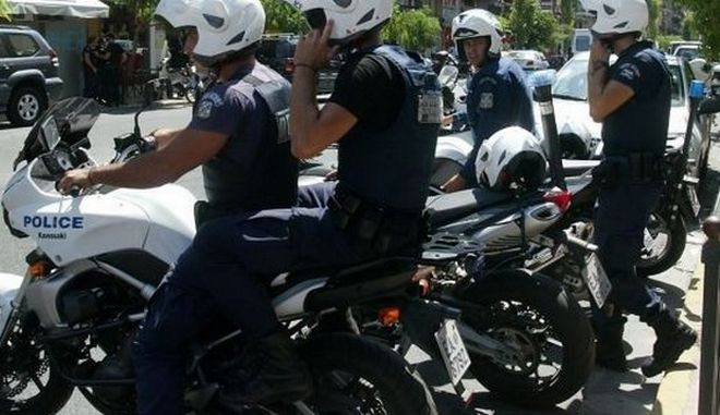 Επίθεση με πέτρες σε αστυνομικό έξω από την ΑΣΟΕΕ