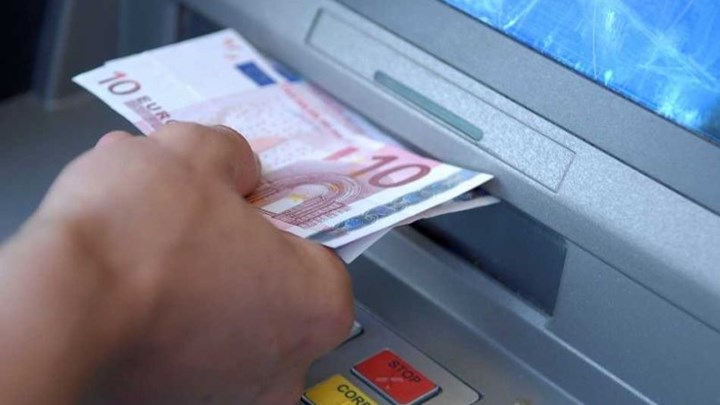 Capital controls: Σχέδιο για αύξηση του εβδομαδιαίου ορίου ανάληψης μετρητών