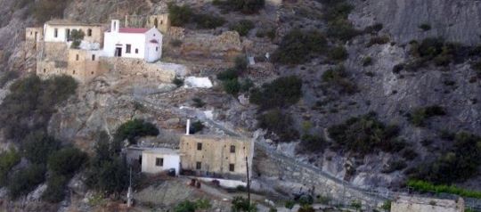 O “μπουρλοτιέρης” μοναχός που αναστάτωσε ένα χωριό στην Κρήτη