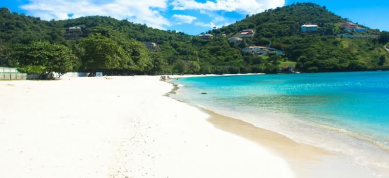 Ένα ελληνικό νησί στις πιο ρομαντικές αποδράσεις στον κόσμο