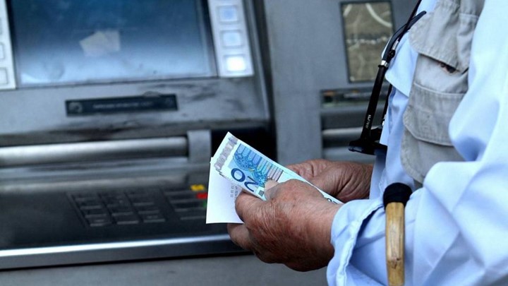Μειώσεις-σοκ για 150.000 χαμηλοσυνταξιούχους που χάνουν το ΕΚΑΣ