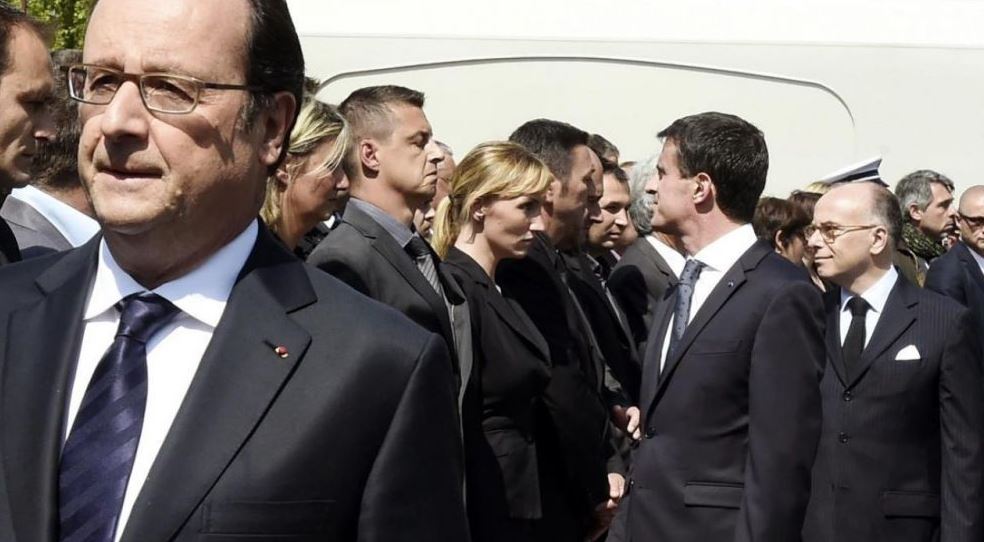 Ο αστυνομικός που αρνήθηκε να χαιρετήσει τον Ολάντ και τον Βαλς – ΒΙΝΤΕΟ