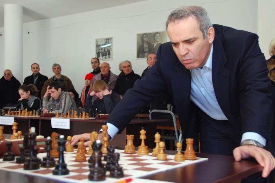 Εξαιρετική επίδειξη σκακιού στη Θεσσαλονίκη από τον Γκάρι Κασπάροβ