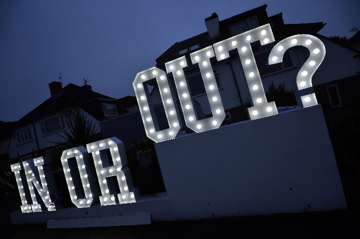 Προκρίνεται το «Bremain» σύμφωνα με το Sky News