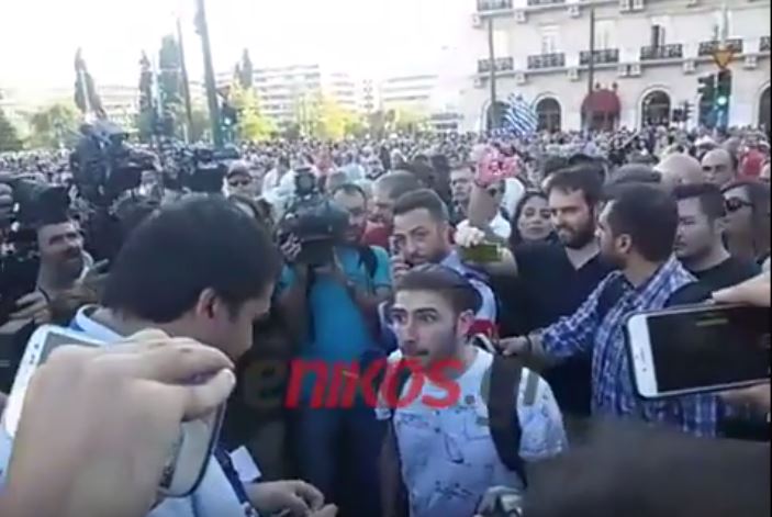 Νέο ΒΙΝΤΕΟ από την ένταση στο Σύνταγμα