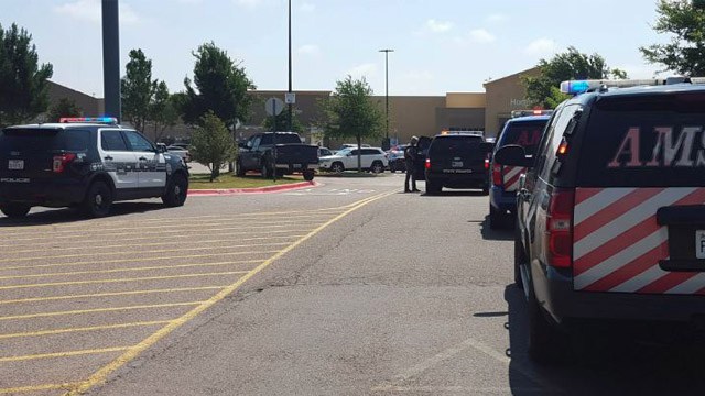 Ένοπλος κρατά ομήρους σε πολυκατάστημα στο Τέξας