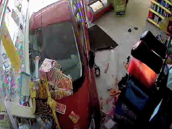 Σοκ – Μεθυσμένη οδηγός εισέβαλε σε κατάστημα και παρέσυρε 6χρονο – ΒΙΝΤΕΟ