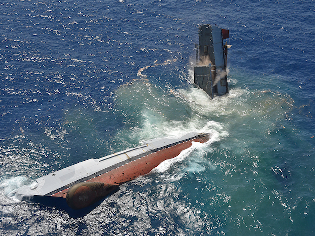 Οι Τούρκοι βύθισαν παλιές φρεγάτες στο Αιγαίο – Εντυπωσιακές ΦΩΤΟ