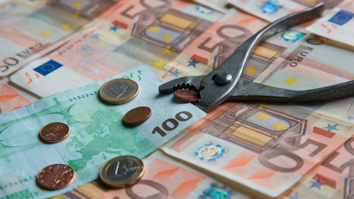 Οι νέες ανατροπές σε ΕΝΦΙΑ, ΕΚΑΣ, «κόκκινα» δάνεια, ειδικά μισθολόγια