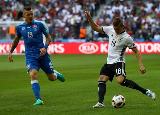 Εύκολα στα προημιτελικά η Γερμανία