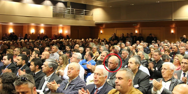 Ο πρώην αστυνομικός διευθυντής της Εύβοιας τραγουδάει τον ύμνο της Χ.Α. – ΒΙΝΤΕΟ