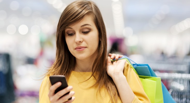 Οι γυναίκες πιο εθισμένες στα κινητά τους τηλέφωνα από τους άνδρες