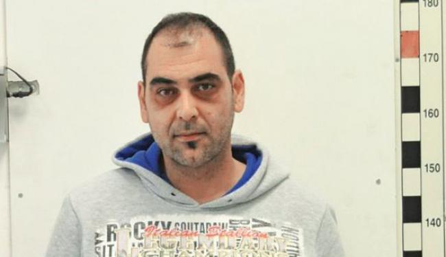 Φωνές και ξύλο στη δίκη του παιδόφιλου με το βαν