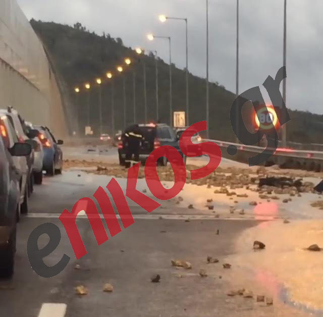 Απεγκλωβίστηκαν οι οδηγοί στην εθνική – Έντονα καιρικά φαινόμενα σε Πελοπόννησο και Ιόνιο