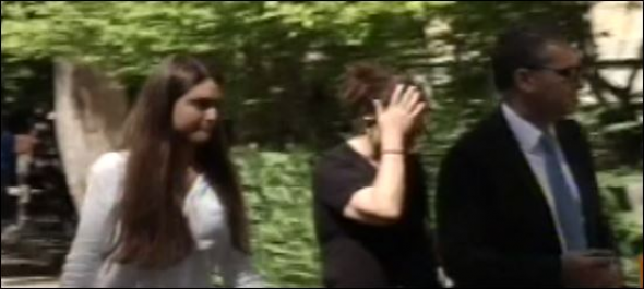 Γιατί πήγε στα γραφεία της Εισαγγελίας η μητέρα του Παντελίδη – ΒΙΝΤΕΟ