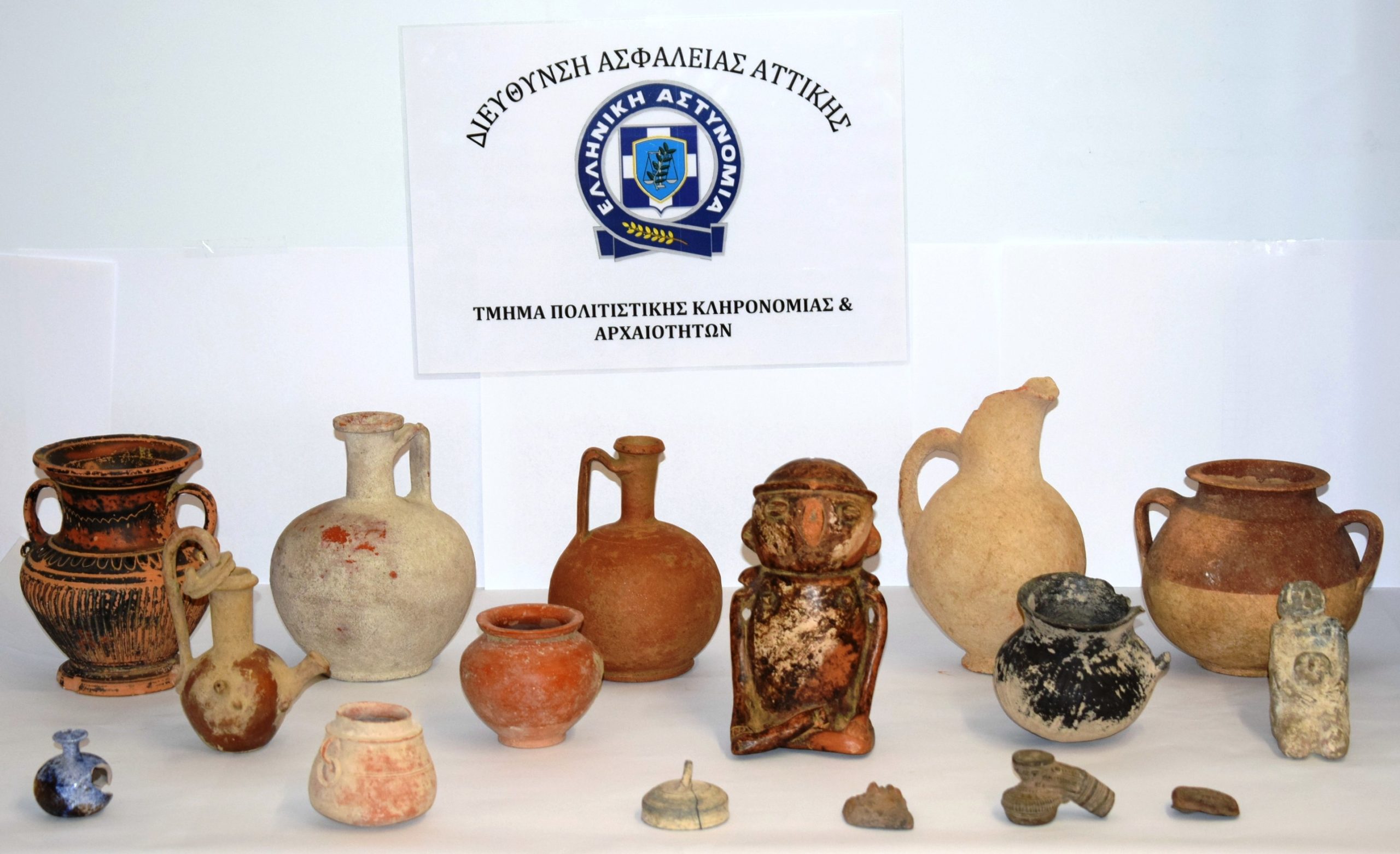 Συνελήφθη Αλβανός που θα πωλούσε αρχαία αντικείμενα στα Πατήσια
