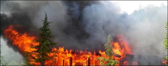 Μεγάλη φωτιά σε ξενοδοχείο στα Τρίκαλα