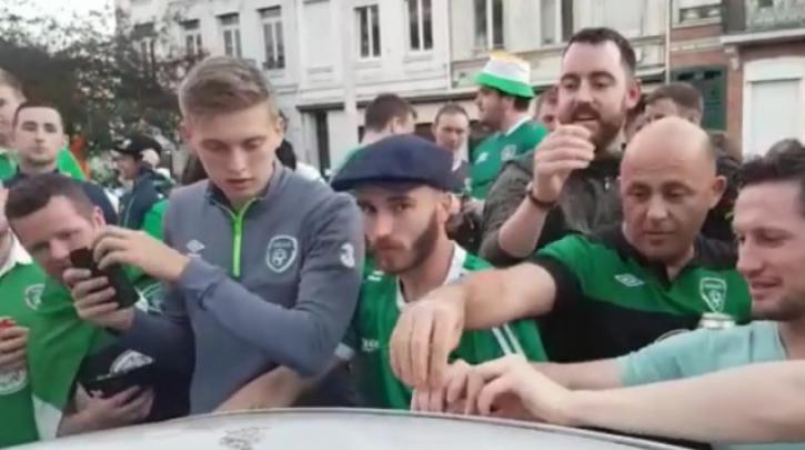 Euro 2016: Ιρλανδοί οπαδοί έκαναν ζημιά σε ένα αυτοκίνητο και αποζημίωσαν τον οδηγό – ΒΙΝΤΕΟ