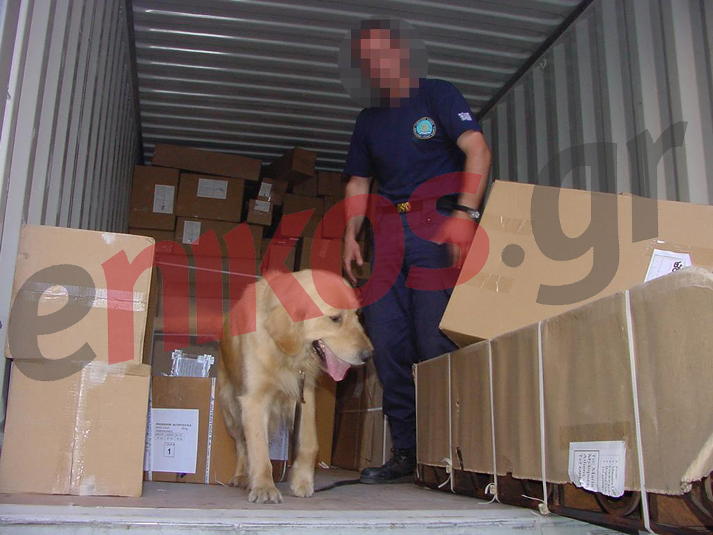 Σε κατάσταση απόγνωσης οι συνοδοί των σκύλων Κ-9 του Λιμενικού Σώματος – ΦΩΤΟ