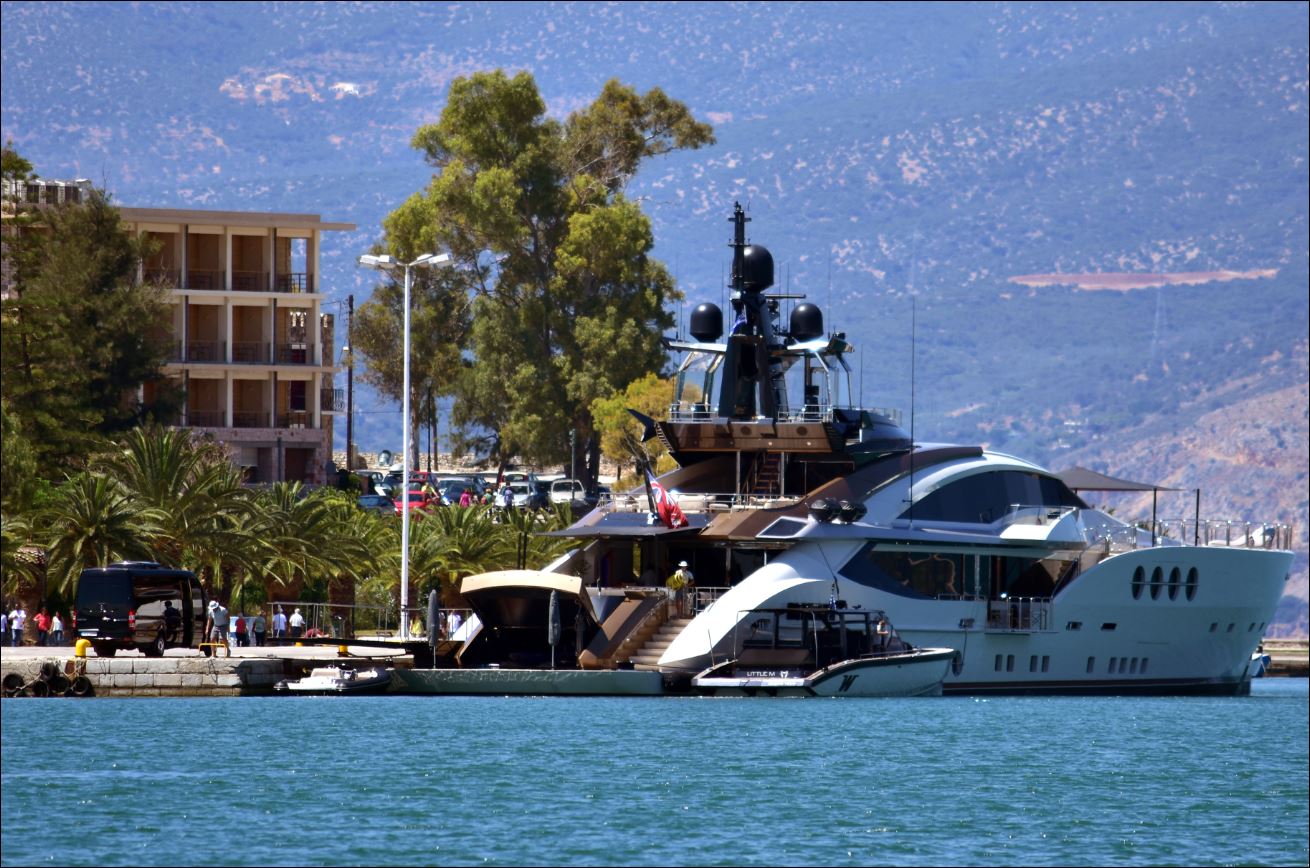 Το πλωτό παλάτι του Ρώσου μεγιστάνα του χάλυβα στο Ναύπλιο – ΦΩΤΟ