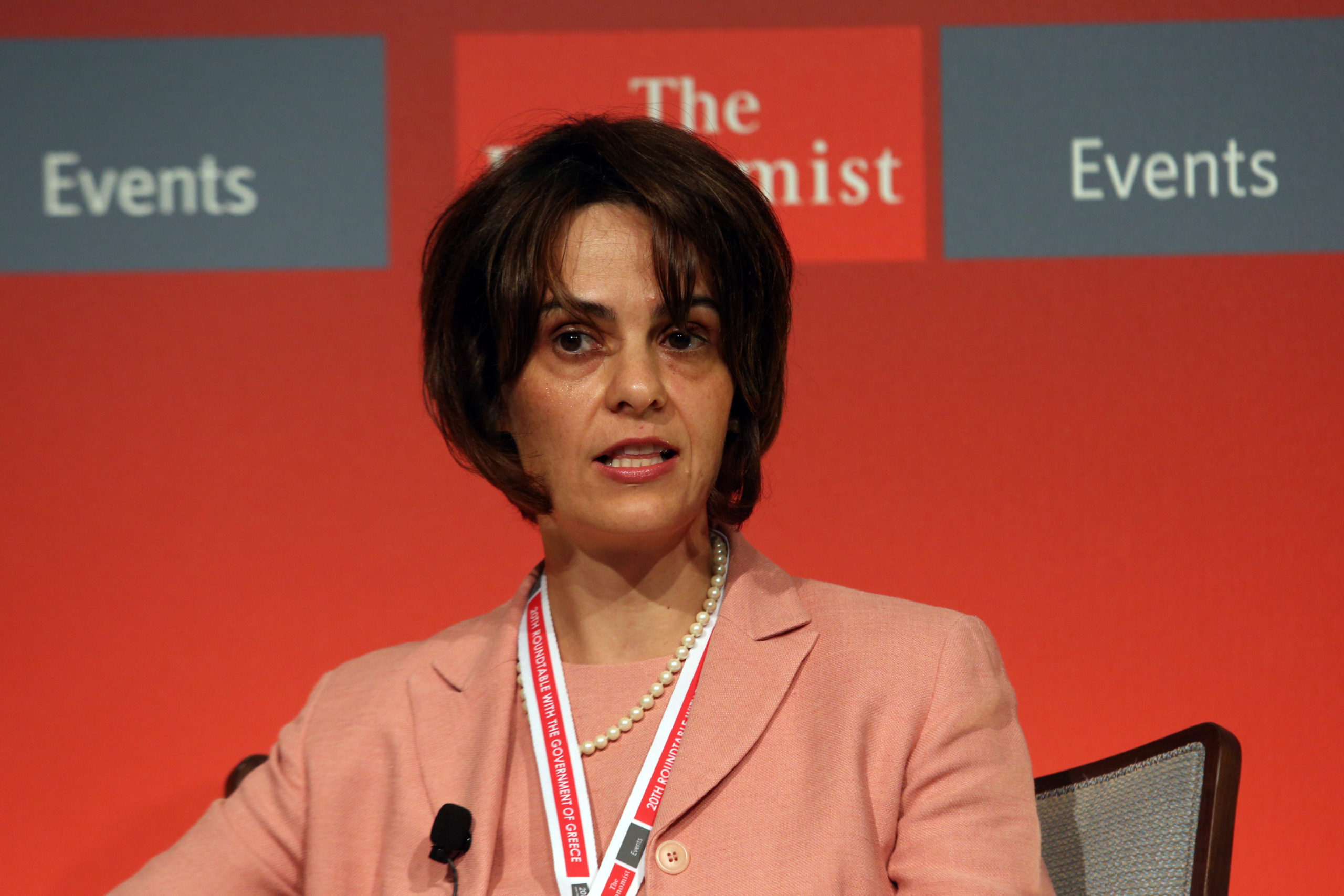 Γενναία ελάφρυνση του ελληνικού χρέους ζητά η Βελκουλέσκου