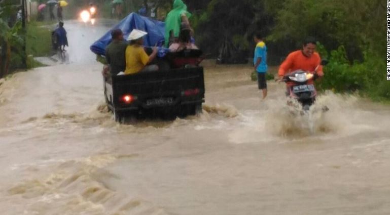 43 νεκροί από τις πλημμύρες στην Ινδονησία